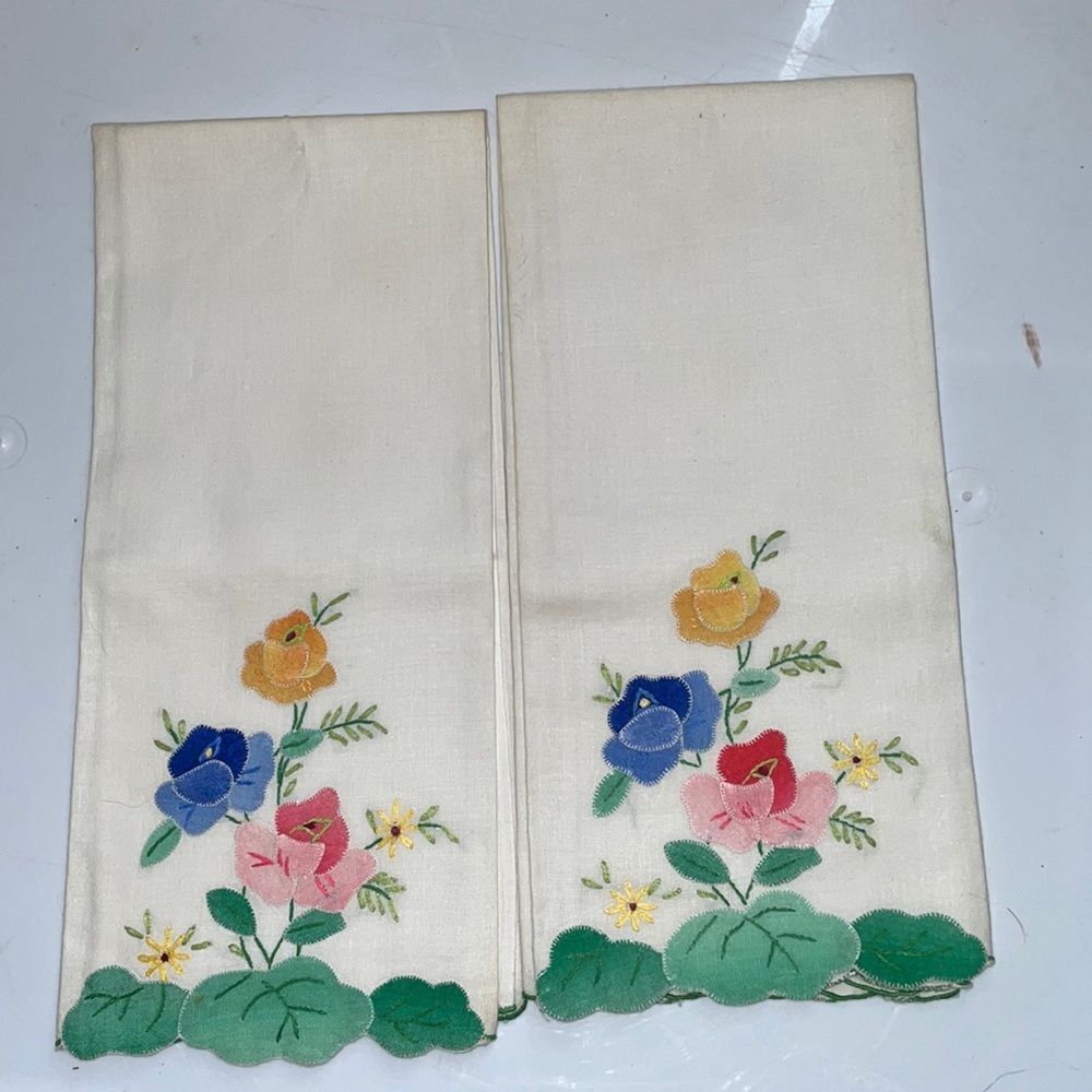 Vtg NWT China Art Linens two white cotton floral embroidered hand‎ or tea towels